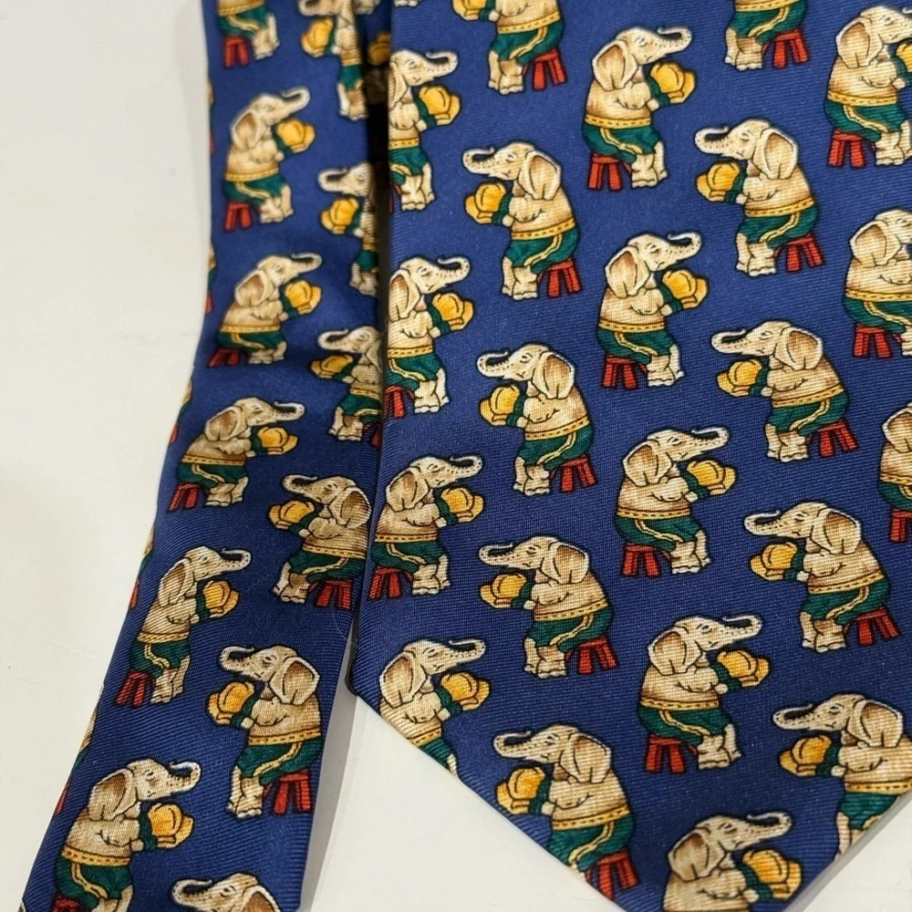 Brooks Brothers Makers All Silk Tie Navy Blue Boxing Elephants Silk 56 Inches